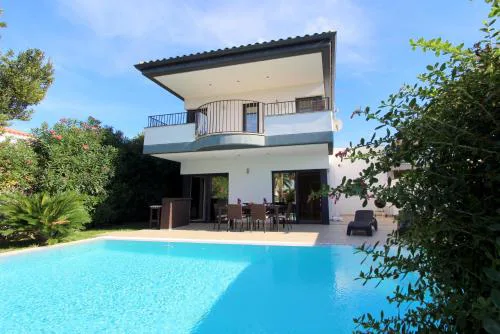 LEON INMO Villa Olivia - 10039