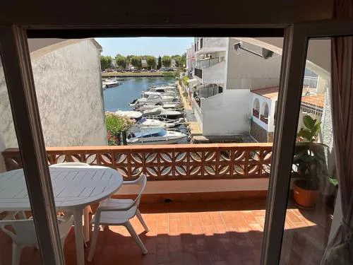 Lindo apartamento con vistas al puerto Mistral