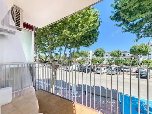 POBLAT TIPIC Piso un dormitorio y terraza