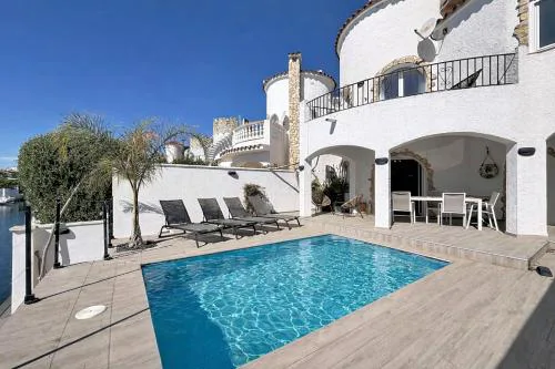 VALIRA 20D - Belle villa avec piscine et amarre