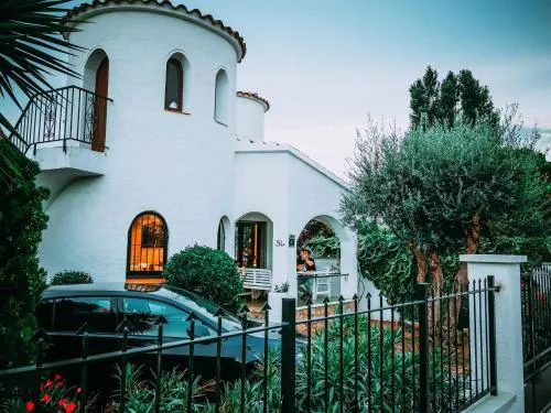 Villa Catalane, proche de la mer, jardin et piscine