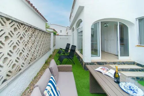 WELCS CASA 089 EMP Cerca del mar, patio y parking privado
