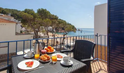 3 Bedroom Duplex, 30m to the beach, Tamariu, Costa Brava