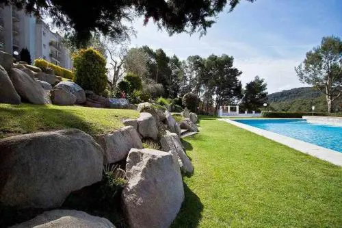 Apartamento recién reformado con piscina y AC