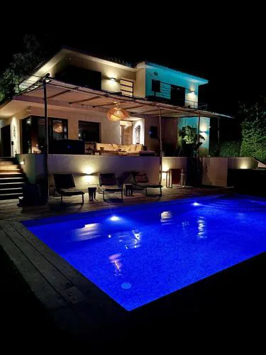 Casa Tanio 150m walking from the village and town of Tamariu