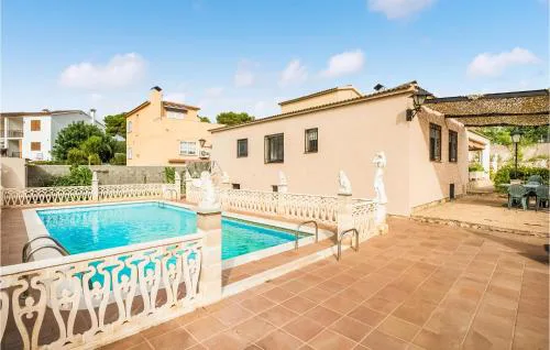5 Bedroom Stunning Home In Roda De Berà