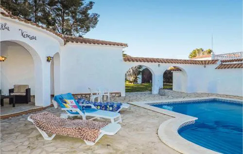 3 Bedroom Gorgeous Home In Miami Platja