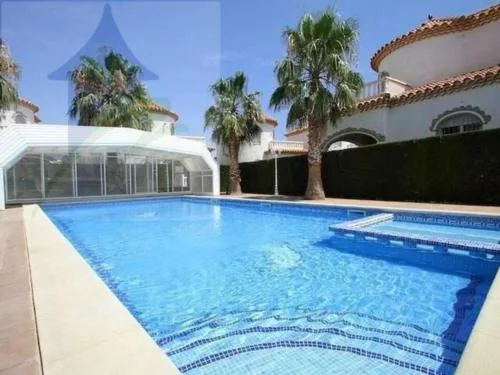 Casa con Jardín Privado, Piscina y Barbacoa en Miami Playa - ES-9-166