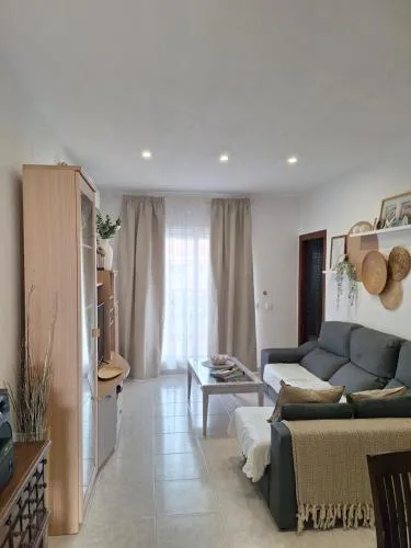 Centrico piso a 5 min de la playa, ac, wifi y parking incluido