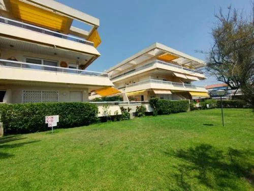 Espectacular apartamento en primera línea de mar con acceso directo a la playa, piscina y zonas familiares - ES-9-163