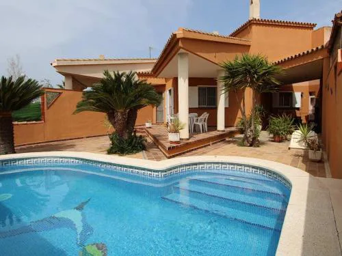 **Casa con piscina, cerca del mar, wifi gratis, aire opcional, mascotas bienvenidas, playa para perros** - ES-184-27