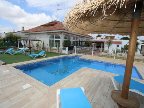 Casa con Piscina Privada Cerca del Mar, Mascotas Bienvenidas, WiFi Gratis, Playa para Perros - ES-184-39