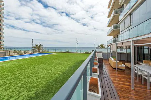 Great apartment with a pool on the beach in Barcelona