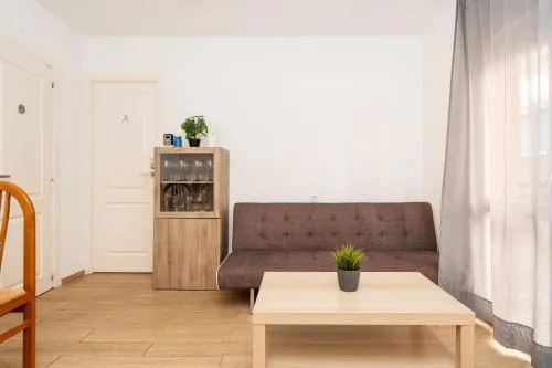 Habitaciones con baño compartido en bonito Apartamento en Badalona