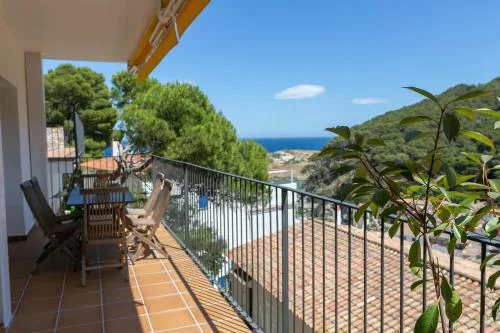 2 bedroom apartment with sea views terrace 2 minutes walking to Sa Tuna in Begur H44