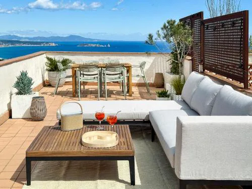 Begur Sunset 2 bedroom loft close to the center of Begur. With terrace and gorgeous sea views H42