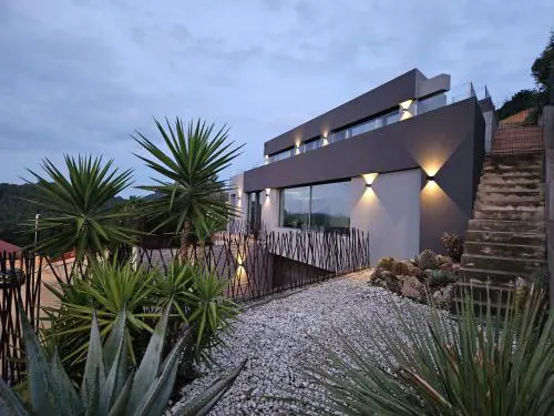 Casa Lou, architect villa with heated pool at Begur, 470m2
