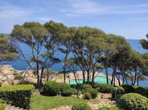 Holiday Dúplex Cap Sa Sal at the edge of the sea