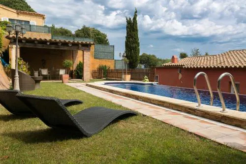 Villa close to the center w pool garden H30