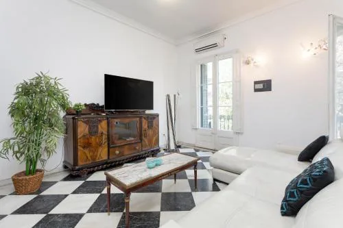 1229 - AWESOME CITY CENTER APARTMENT WITH TERRACE