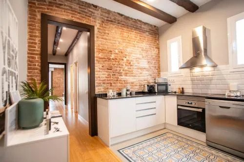 44MAL1084- Bright 2BR apartment