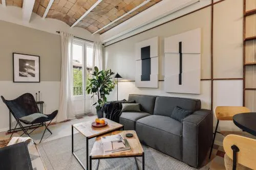 Andy - 2 bedrooms and office and balcony in Eixample Dreta