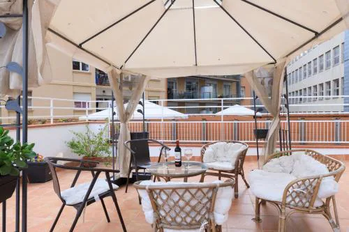 ApartEasy - Private terrace, 3 bedrooms, Eixample