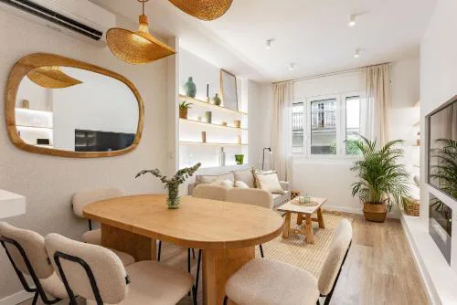 Barcelona Central Charm with Mediterranean Vibes