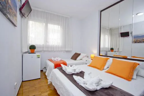 Barcelona City Seven Hostal