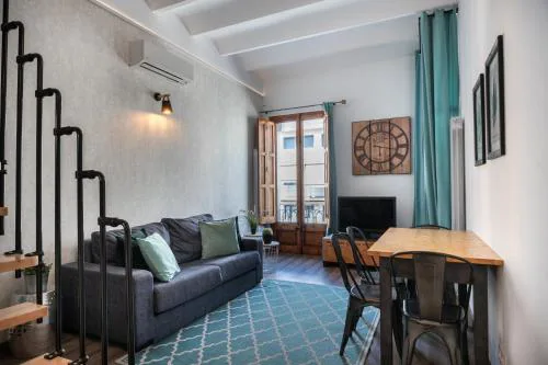 Beautiful renovated Loft minutes from the beach
