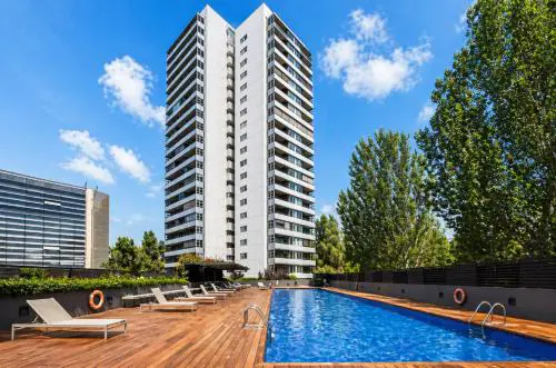 Bright & Fully Equipped 2BR Apartment, 3 min from Beach, Surrounded by Parks