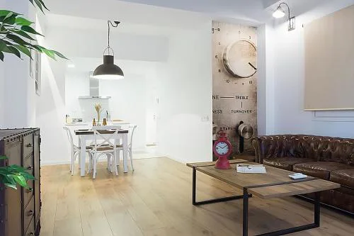 Bright Industrial Loft Barcelona Center