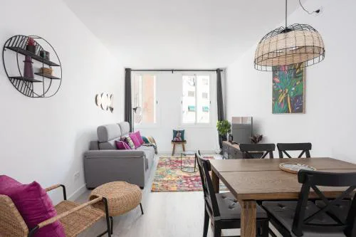 Bright & Stylish Flat In Trendy Grcia