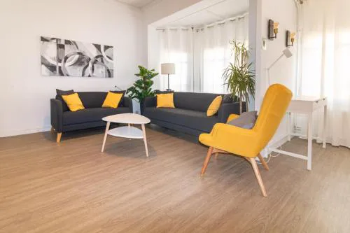 Central & Fully Equipped Apartment in Eixample Next to Metro, Sleeps 5