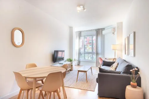Comfortable Apartment for Groups next to Sagrada Familia, Barcelona