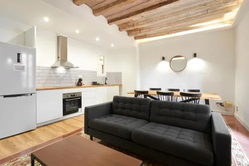 Comfortable apartment next to Apolo theater