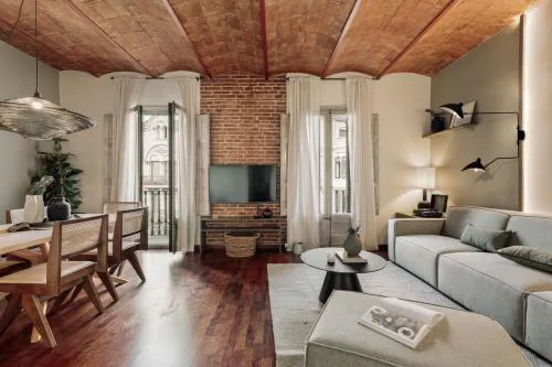 Cotoca - 3 bedrooms and balcony in Eixample Dreta