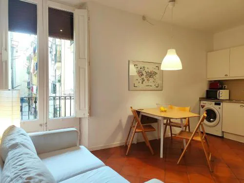 Cute 1 bedroom apt. Super central location. R.K