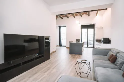 Duplex Oasis with Terrace, Pool and BBQ & Parking
