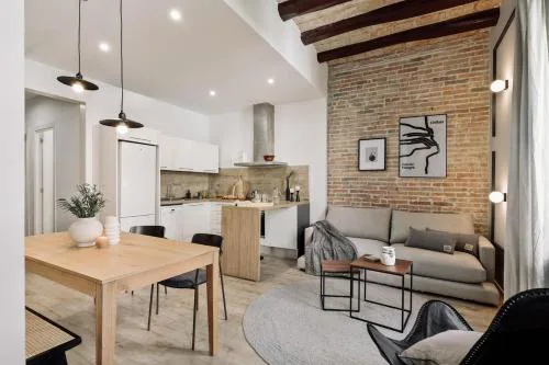 Espriu - 2 bedrooms and balcony in Sant Antoni