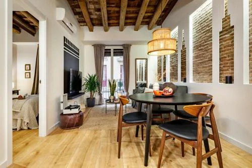 Faya - 1 bedroom and balcony in Gràcia