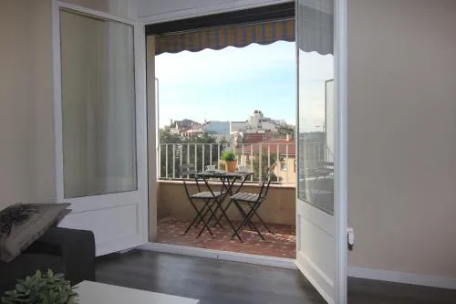 FELIP - Spacious and quiet apartments & one with Terrace