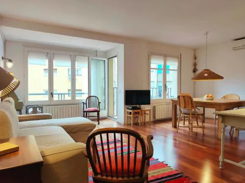 FS2 - Spacious 2 bedroom. Sarrià - Hospital Clinic