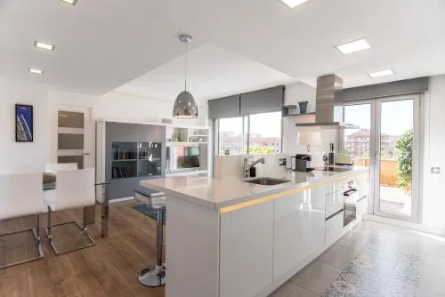 Glorious Sunny penthouse near the beach