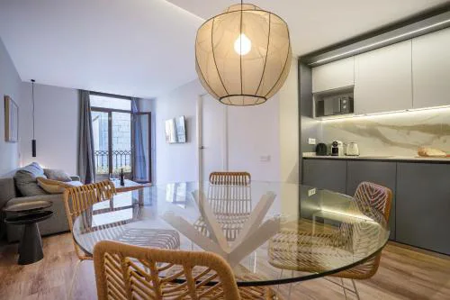 Happy Apartments