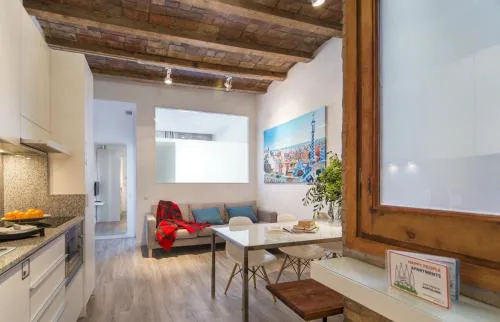 Happy People Sagrada Familia Apartments