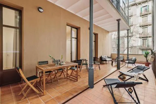 Hidiv - 3 bedrooms and terrace in Eixample Dreta
