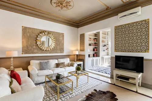 HoHomes - Centric Design Apartment