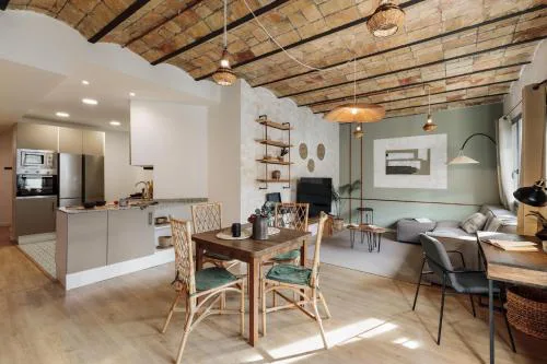 Kuta - 2 bedrooms and balcony in Sant Gervasi