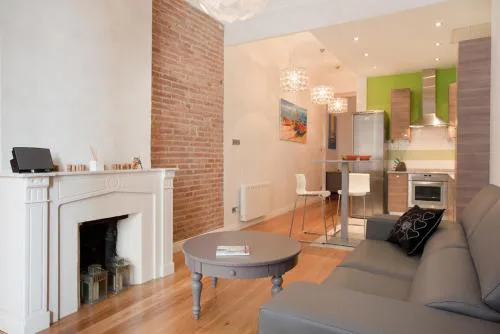 LUXURY BARCELONA CENTRAL CITY COSY 3 BEDROOM APARTMENT WITH PRIVATE TERRACE